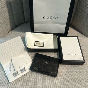 Gucci Men’s Black GG Supreme Card Case with canvas tiger print